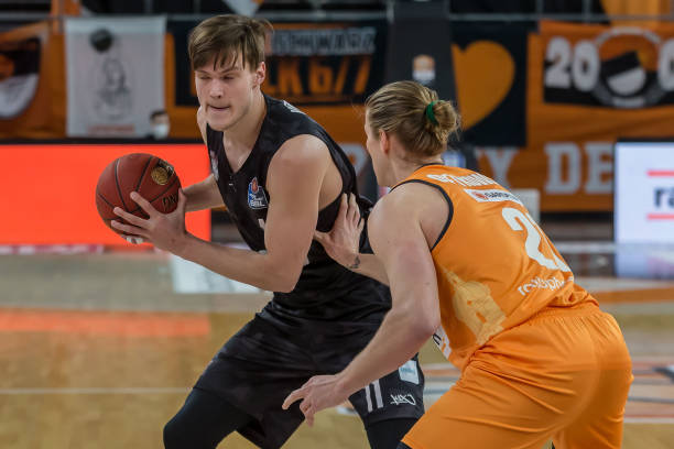 这名效力于 这名效力于