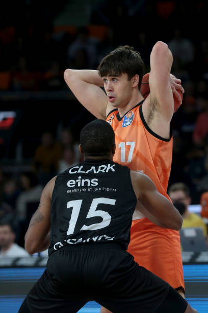 适应新的联 适应新的联